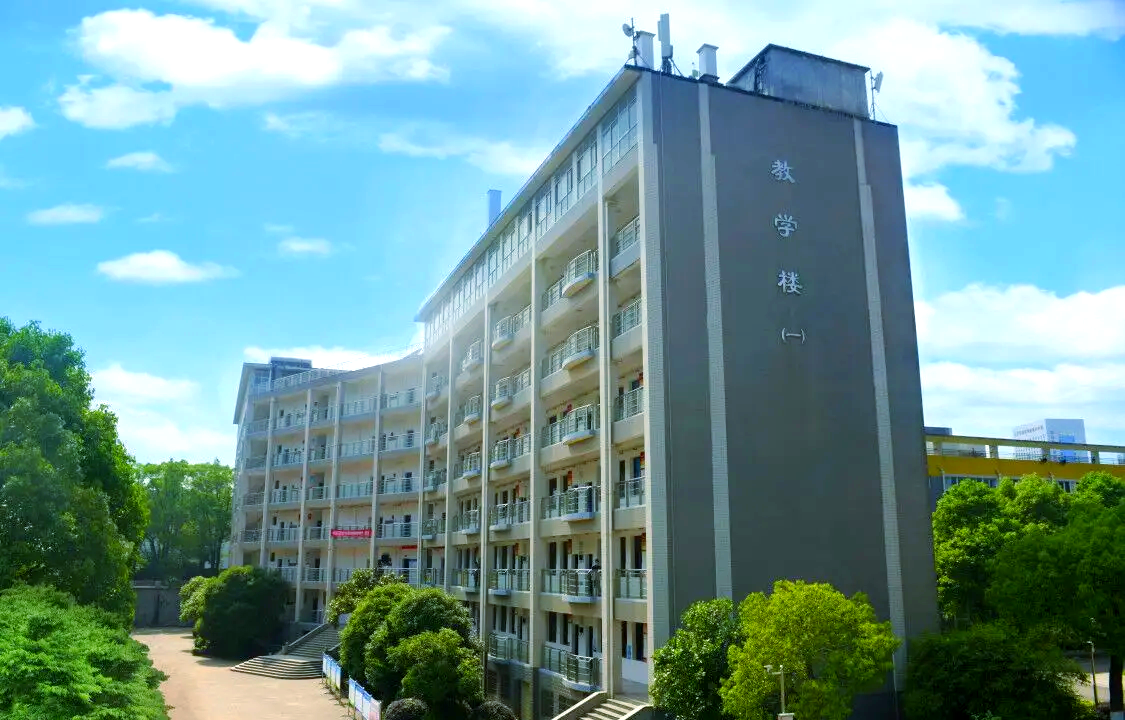 长沙高新技术工程学校校园图片