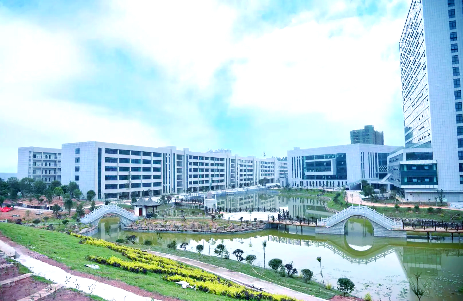 湖南外国语职业学院(中职部)校园图片