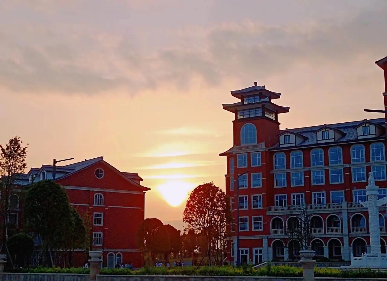 湖南护理学校校园图片