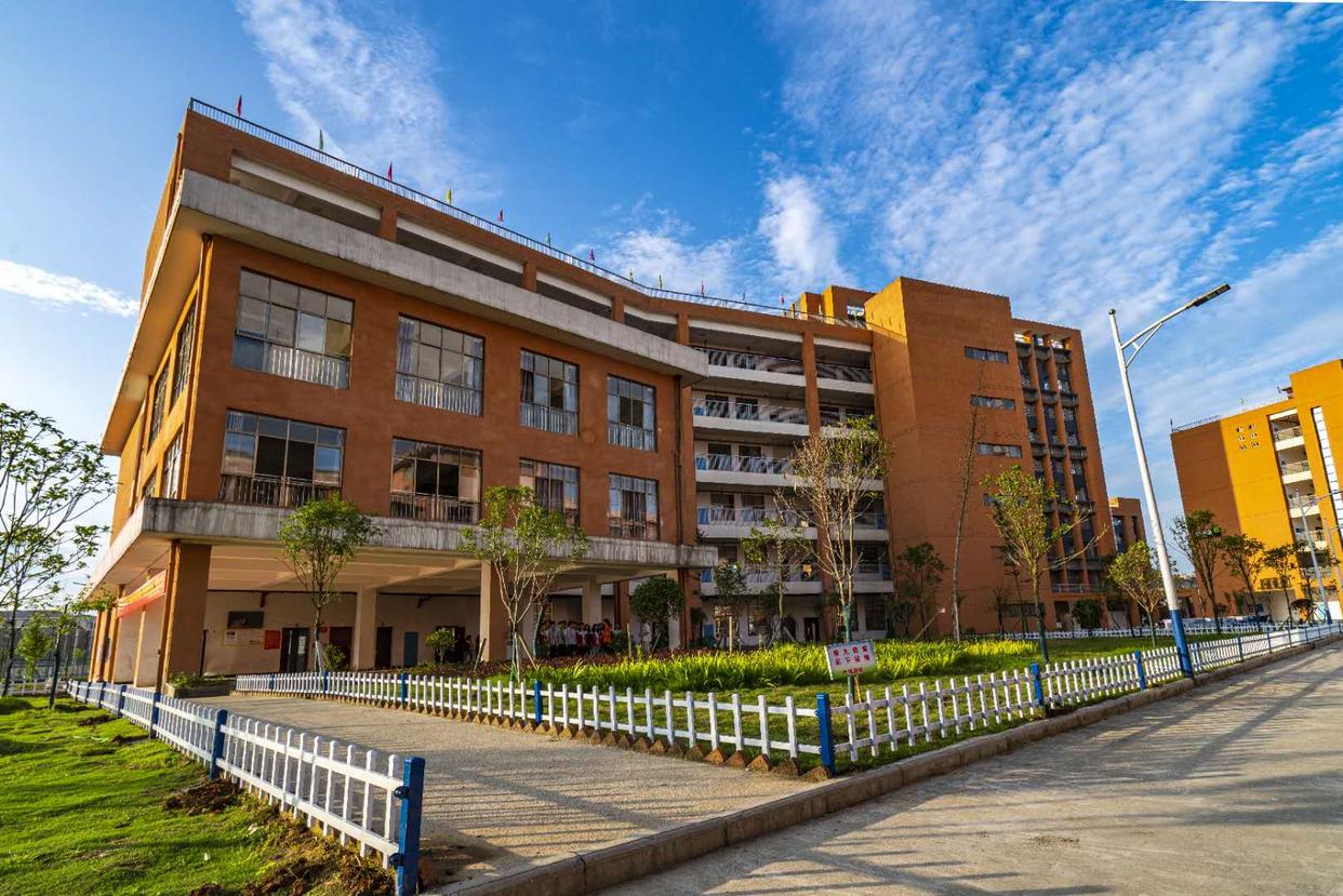 长沙市三联科技中等职业学校校园图片
