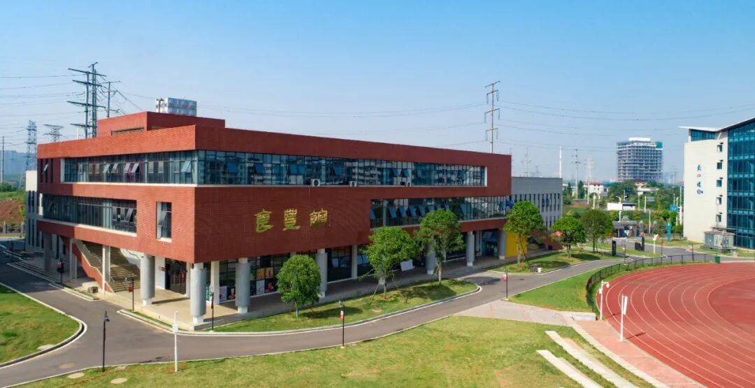 株洲市工业中等专业学校校园图片