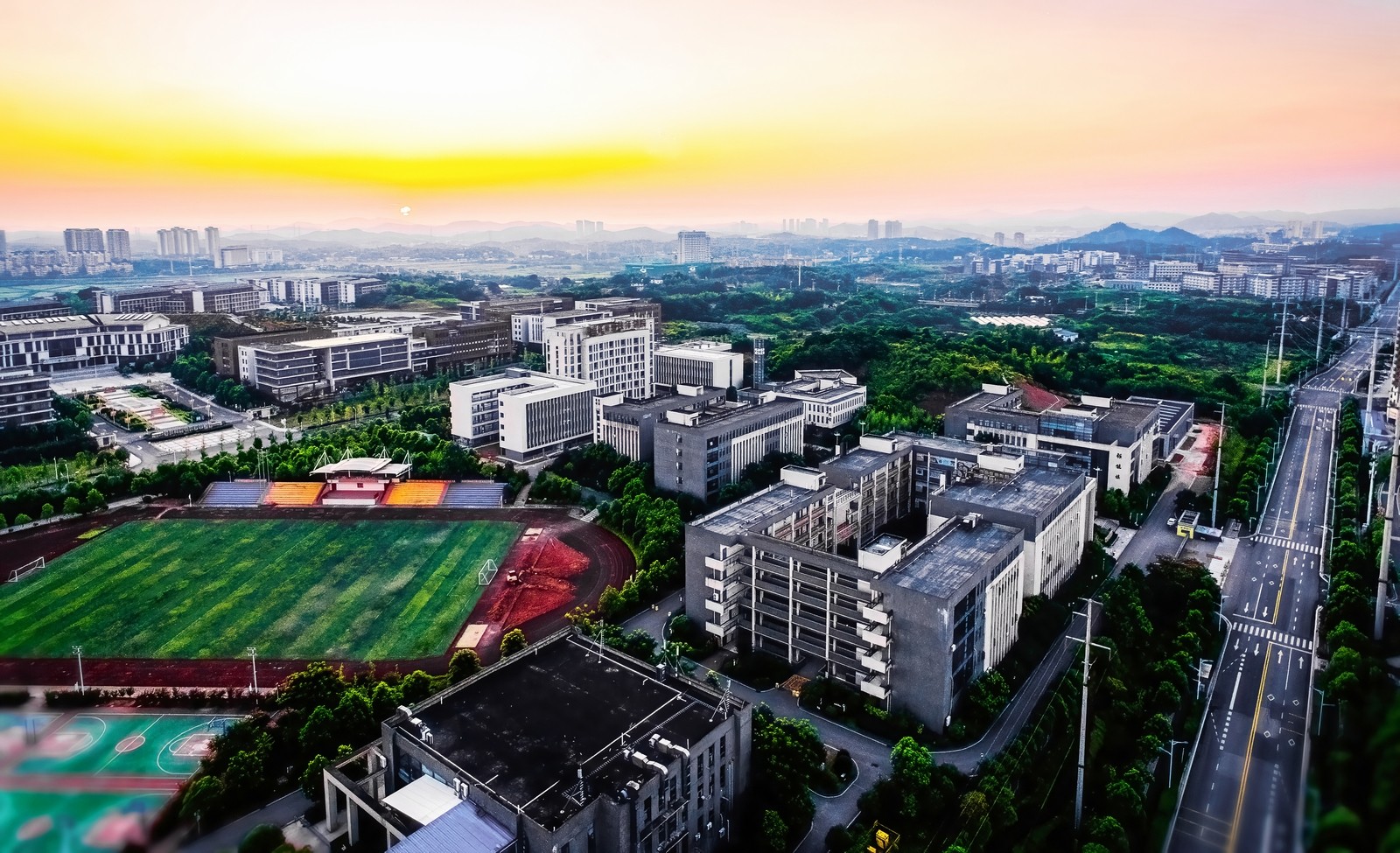 湖南省商业职业中等专业学校校园图片