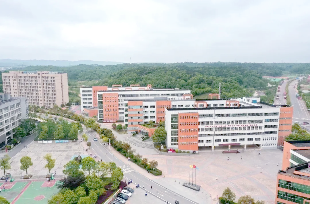 炎陵县职业技术学校校园图片