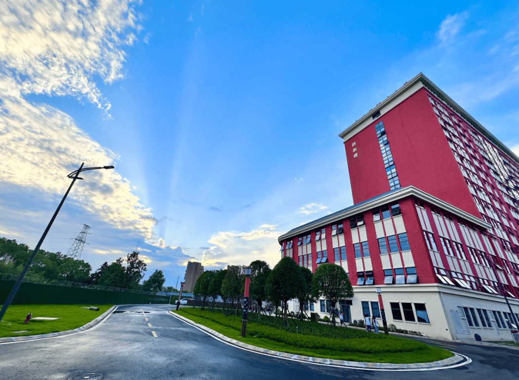 湖南省经济贸易职业中专学校校园图片