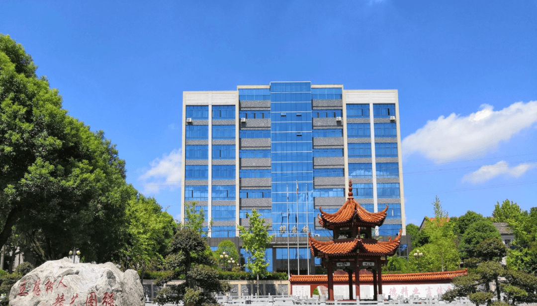 湖南省湘潭生物机电学校校园图片