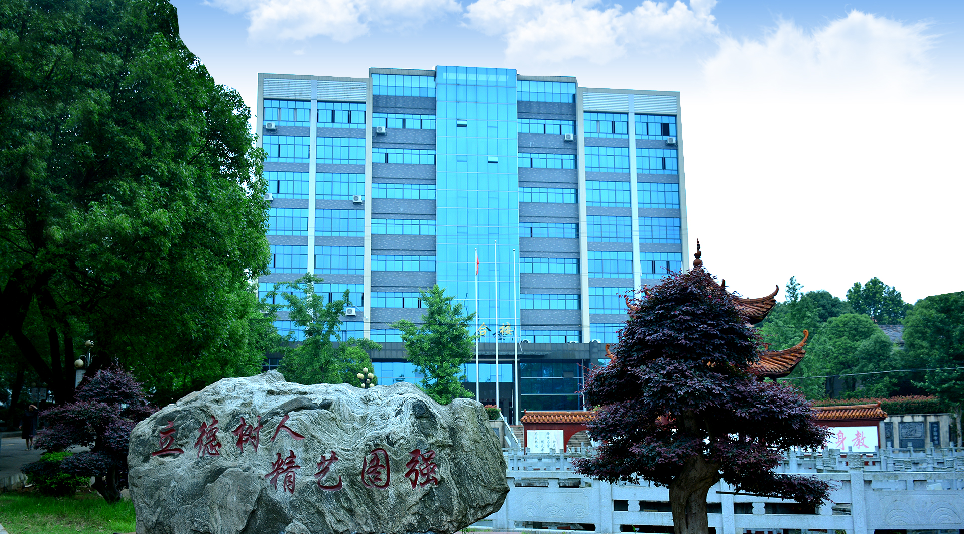 湖南省湘潭生物机电学校校园图片