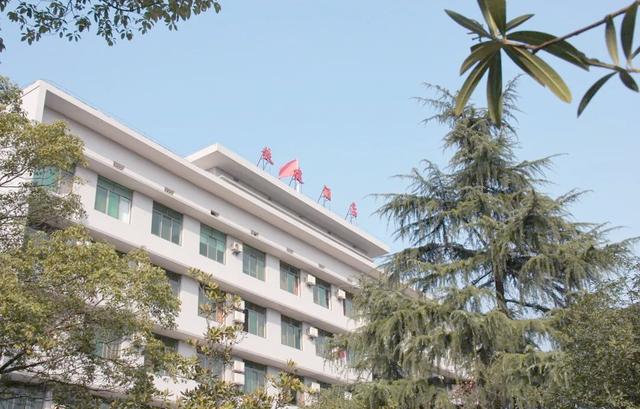 湘潭铁路工程学校校园图片