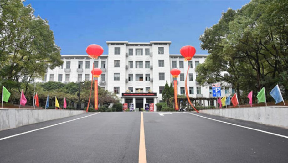 湘潭钢铁集团有限公司职业中等专业学校校园图片