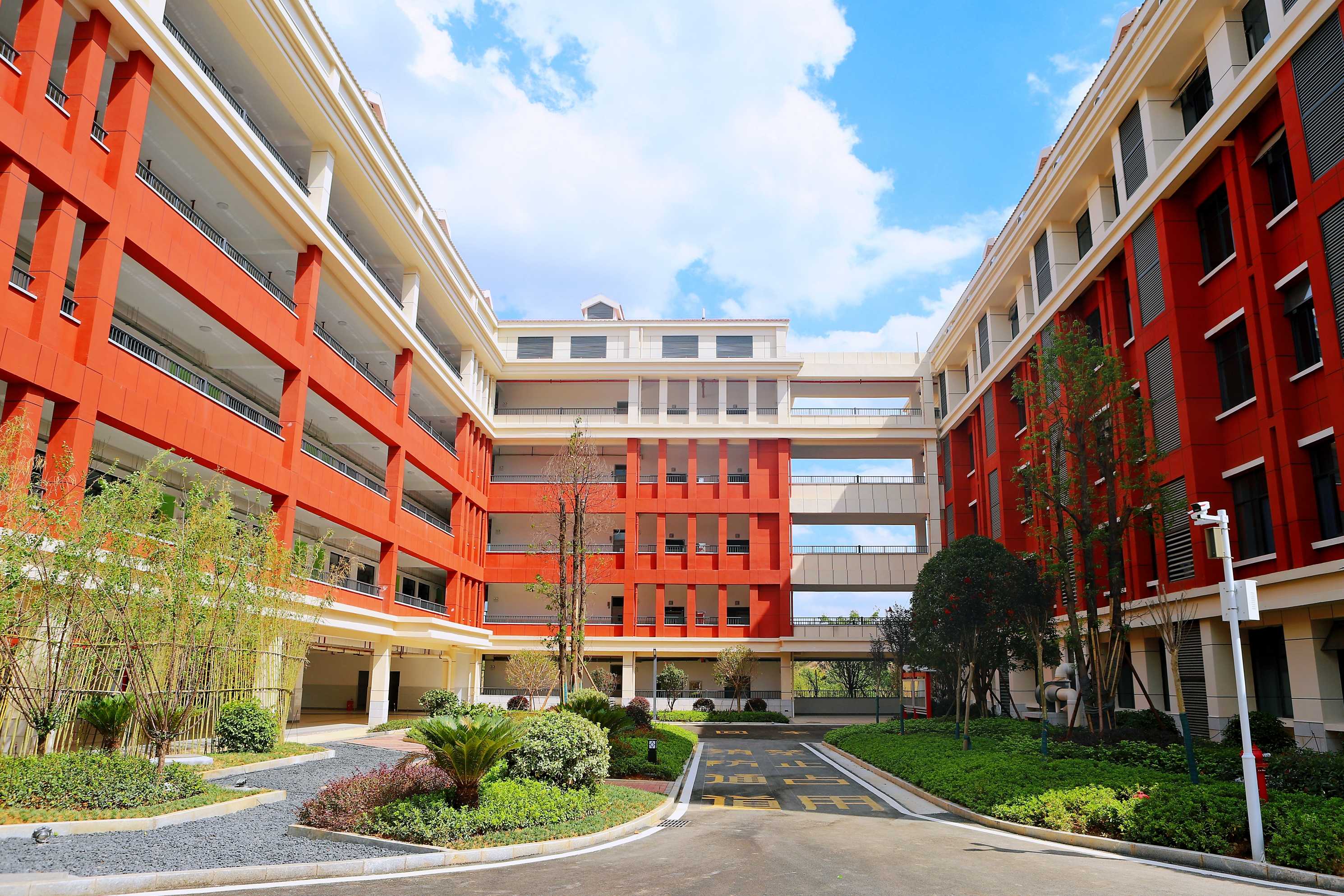 湖南吉利汽车职业技术学院(中职部)校园图片