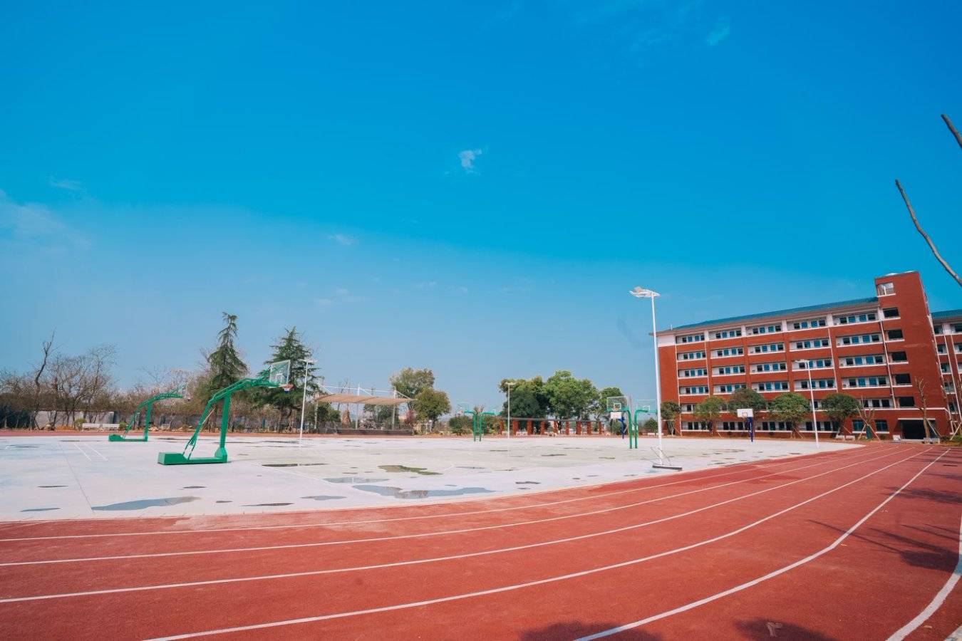 湘乡市华光电子工业职业技术学校校园图片