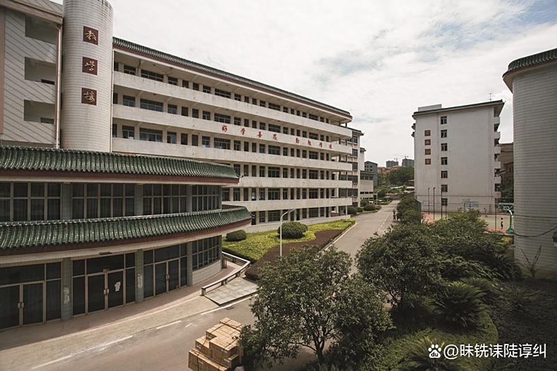 衡阳开放大学附属中等职业学校校园图片