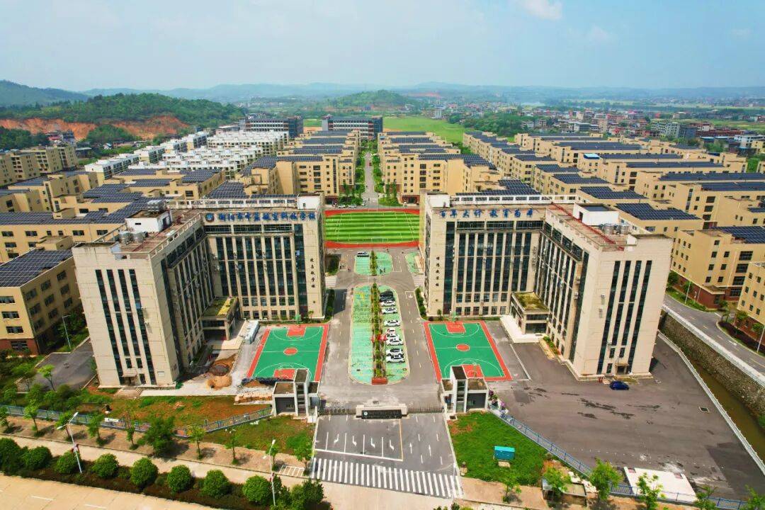 衡阳市中蓝航空科技学校校园图片