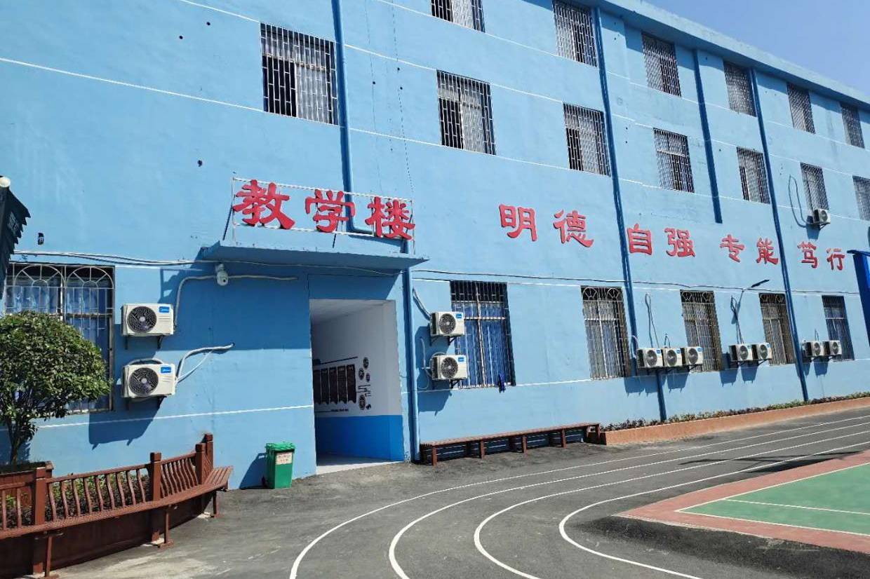 衡阳市中蓝航空科技学校校园图片