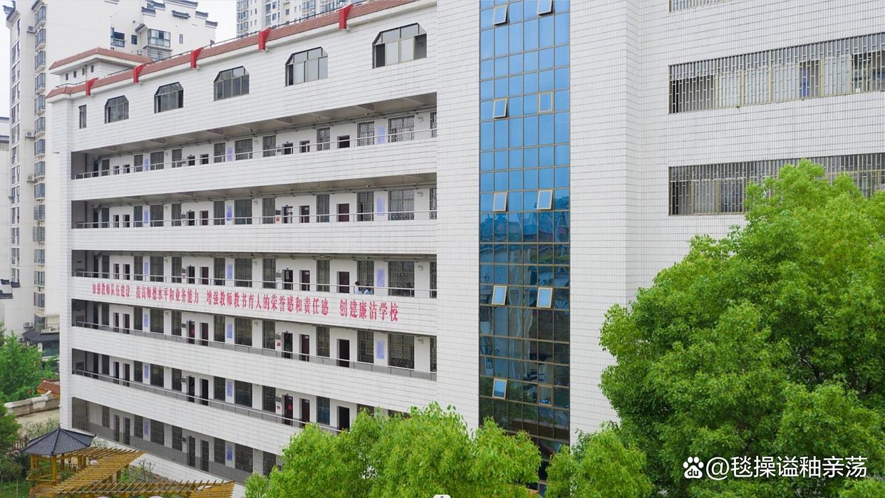 邵阳市计算机普通中等专业学校校园图片