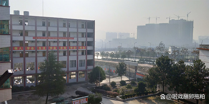 武冈市环球职业技术学校校园图片