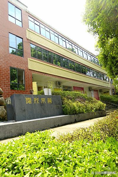 邵阳市京铧中等职业技术学校有限公司校园图片