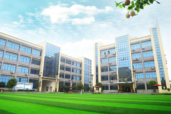邵阳市艺成中等职业技术学校有限责任公司校园图片