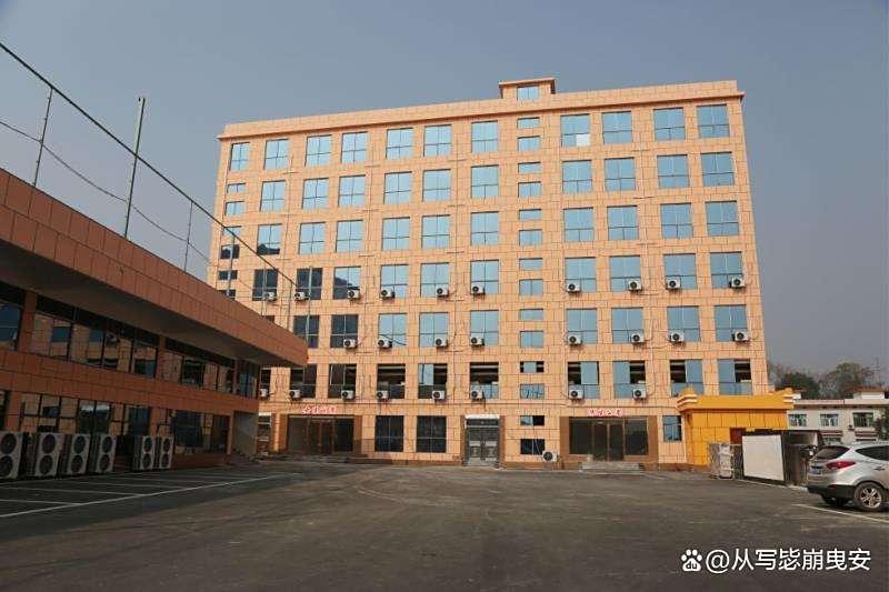 武冈市兴邦中等职业技术学校校园图片