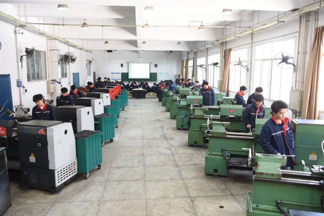 中南工业学校校园图片