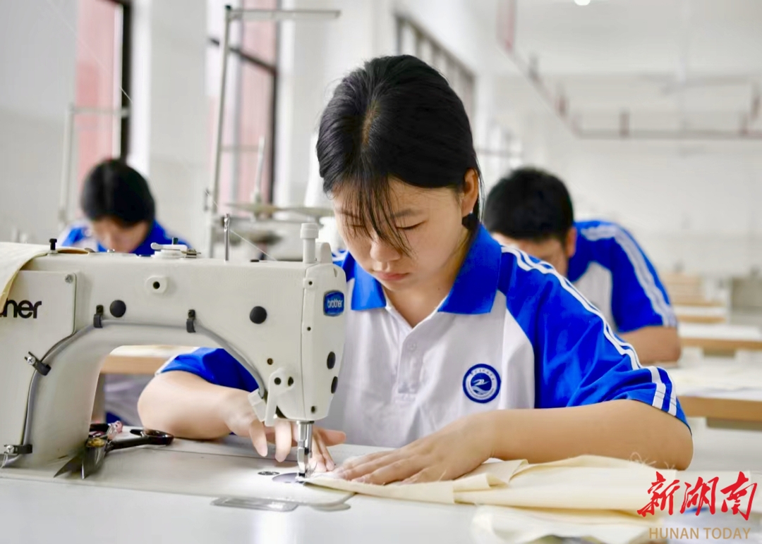 华容县职业中专校园图片