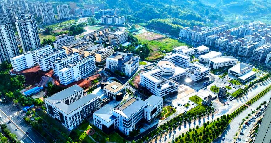 平江县职业技术学校校园图片