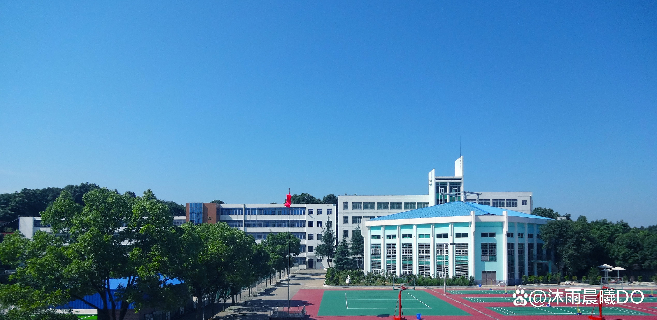 岳阳市中岳经贸职业技术学校校园图片