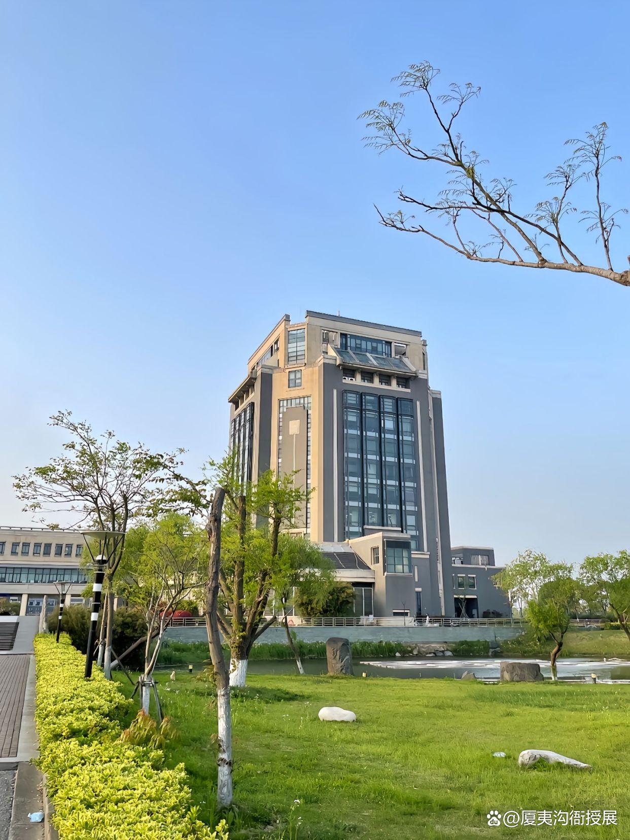 岳阳市理工职业技术学校校园图片