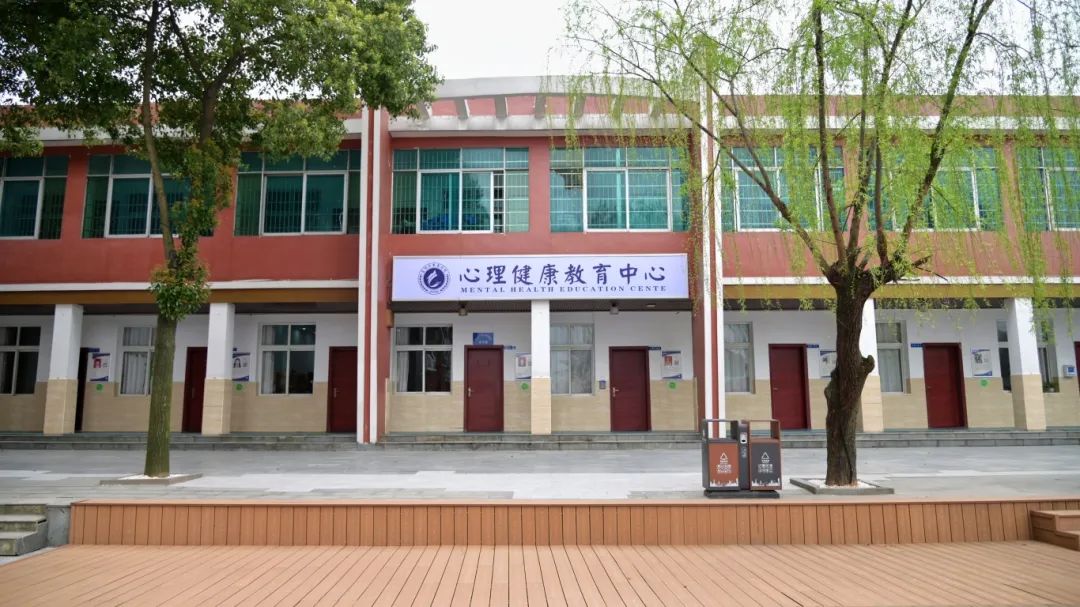 岳阳市春雷学校校园图片