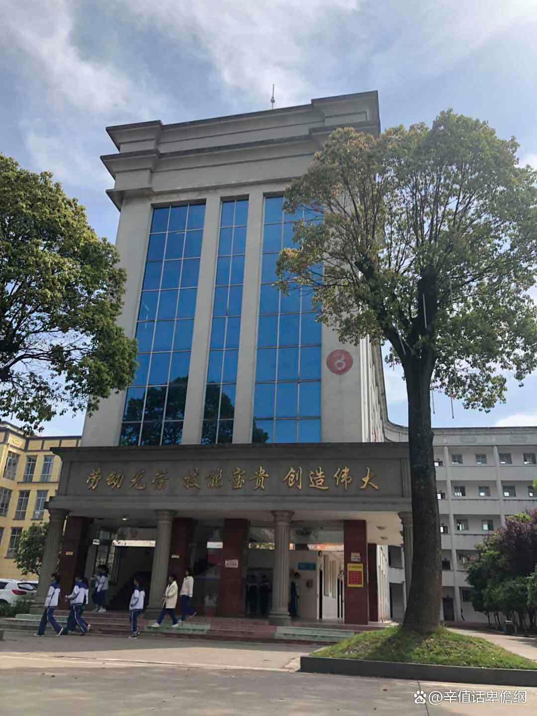 安乡县职业中专学校校园图片
