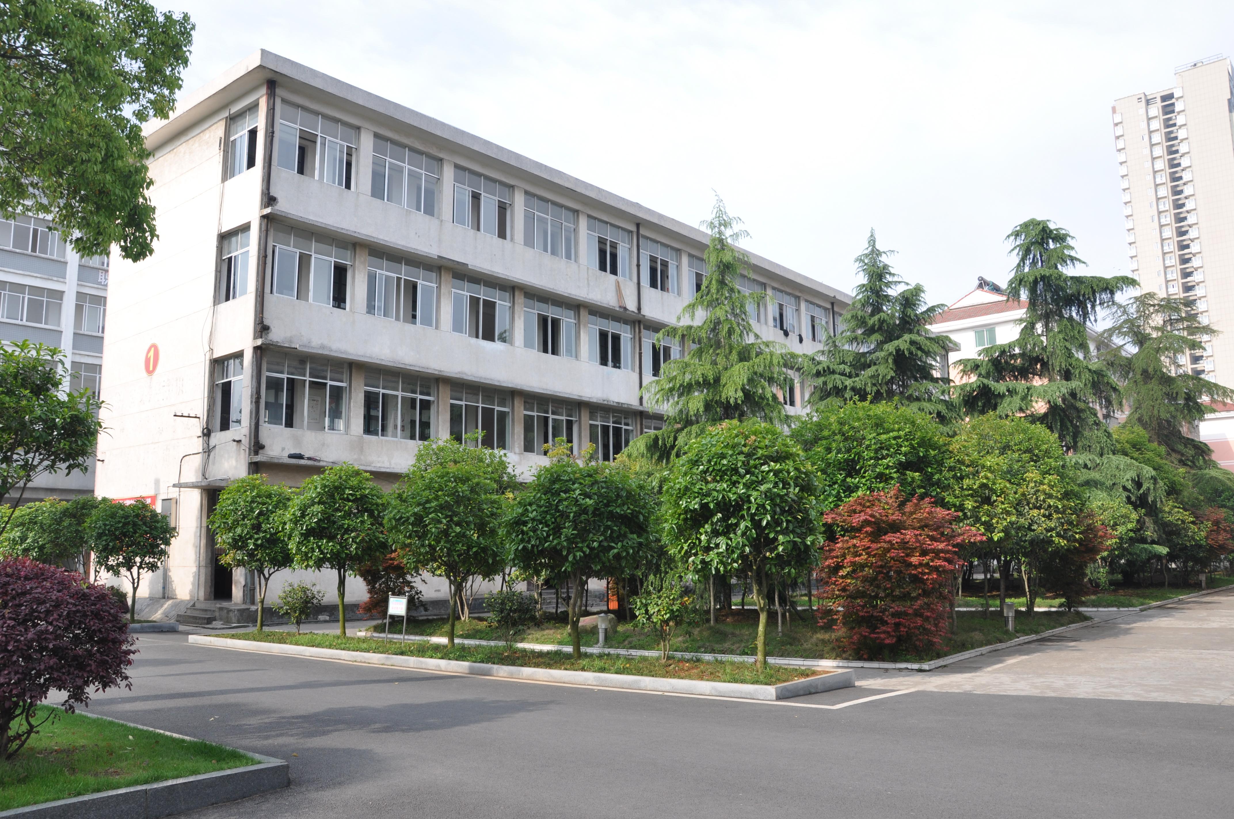 安乡县职业中专学校校园图片