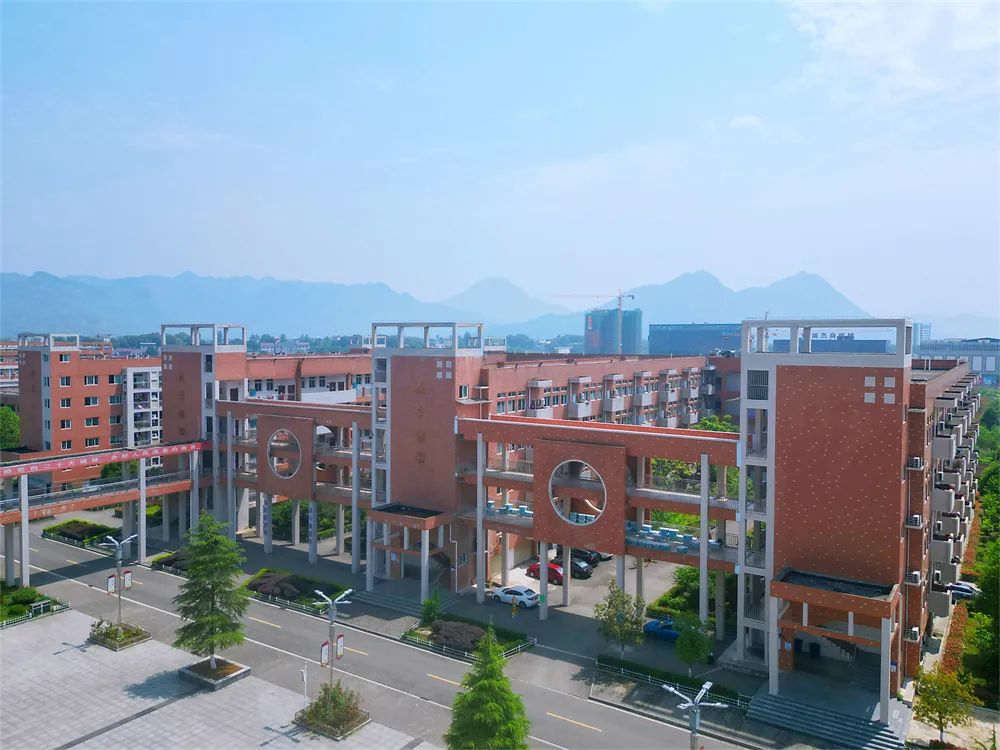 慈利县职业中等专业学校校园图片