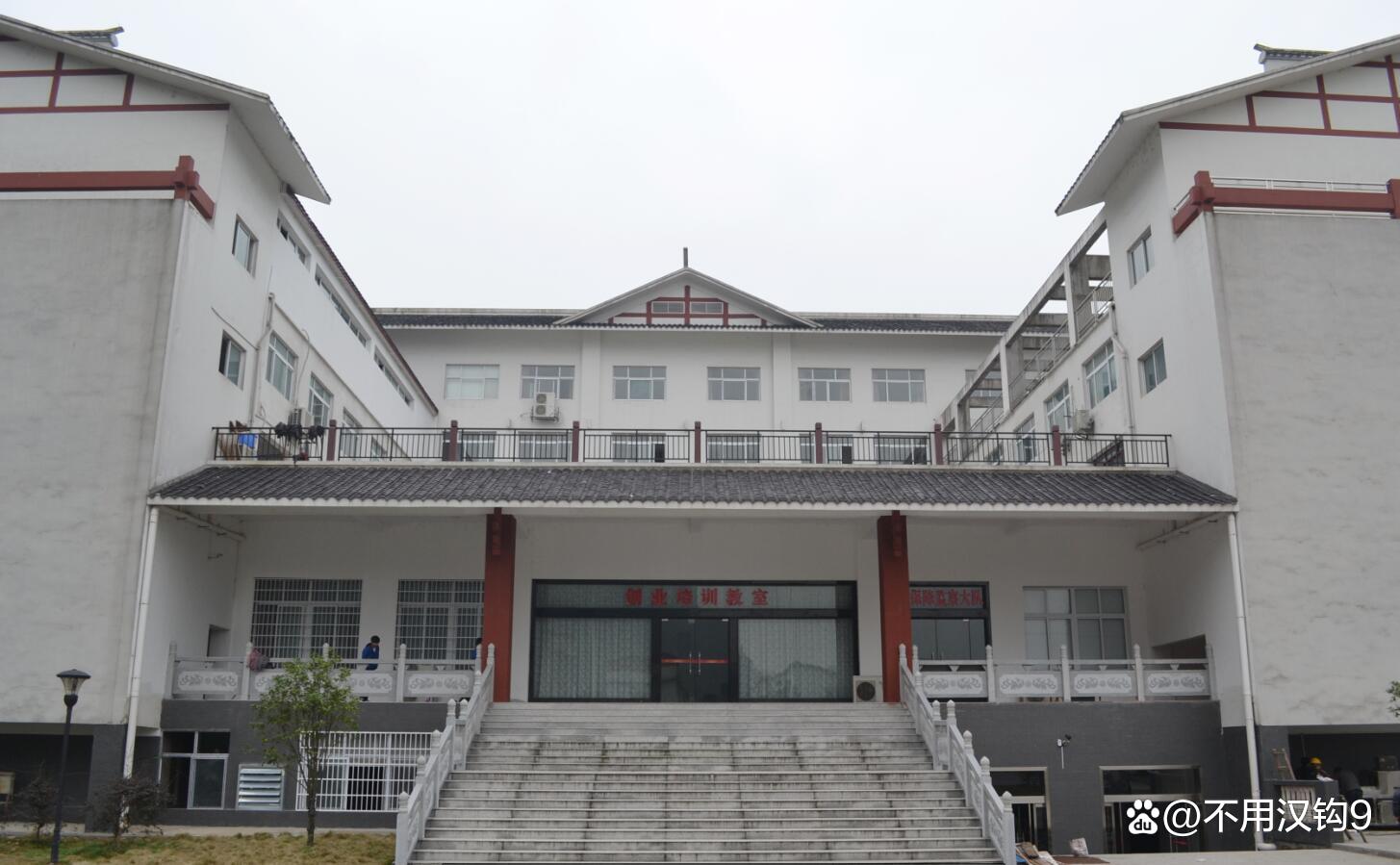 武陵源区旅游职业学校校园图片