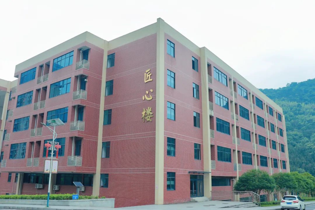 安化县职业中专学校校园图片