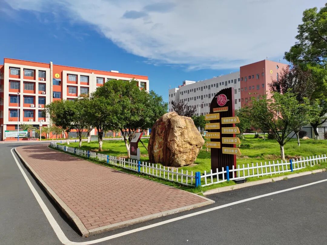 宜章县中等职业技术学校校园图片