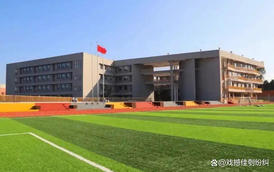 怀化市工业中等专业学校校园图片