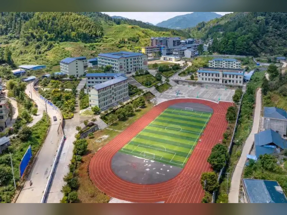 靖州苗族侗族自治县职业教育总校校园图片