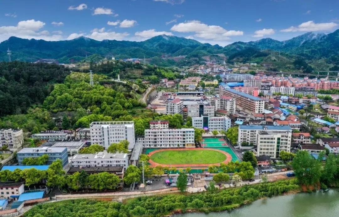 怀化市旅游学校校园图片