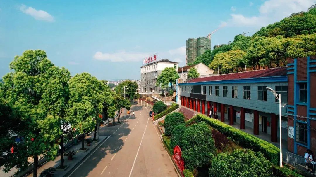 沅陵县职业中等专业学校校园图片