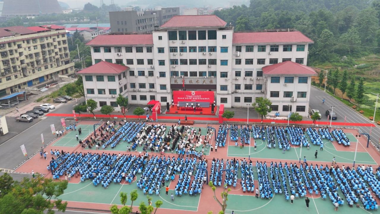 冷水江工业中等专业学校 冷水江工业中等专业学校校园图片