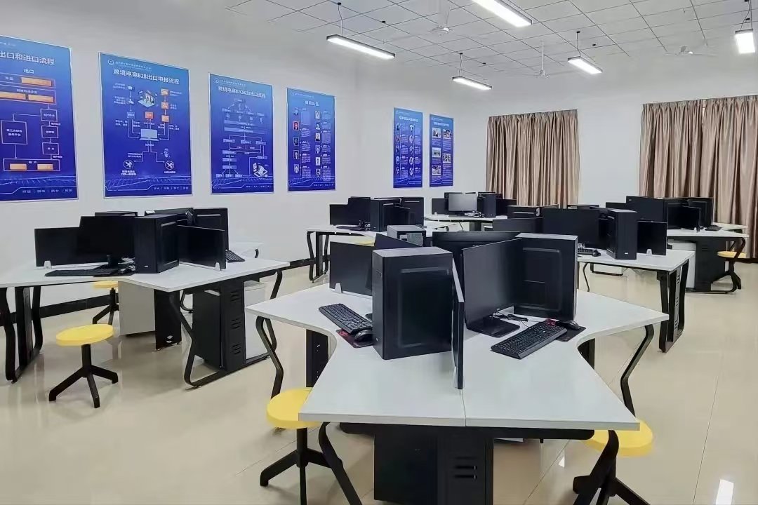 冷水江市经济贸易职业中等专业学校校园图片