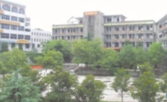 新化县科贸职业学校校园图片
