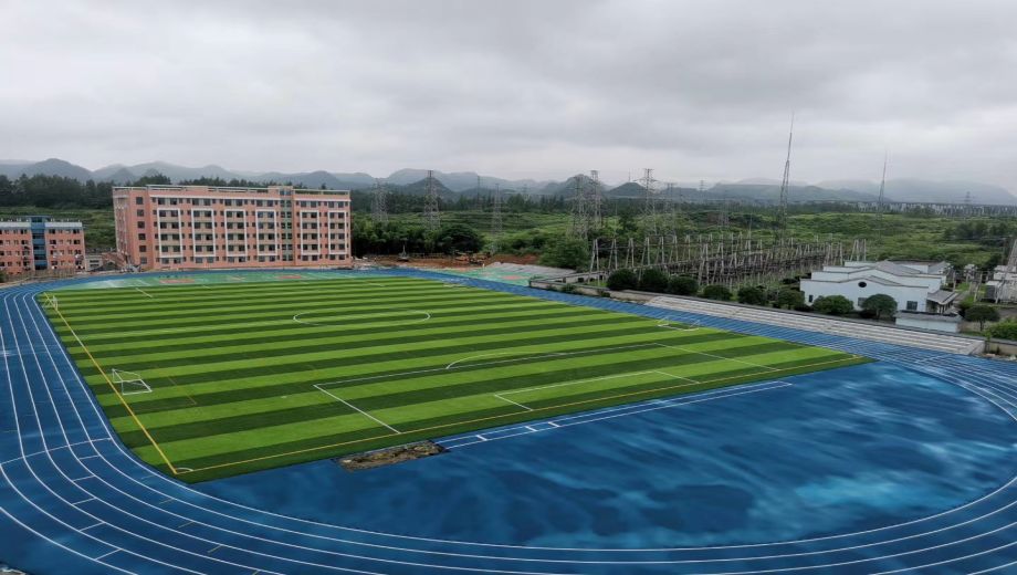 花垣县职业高级中学校园图片