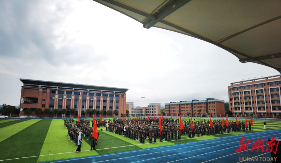 花垣县职业高级中学校园图片