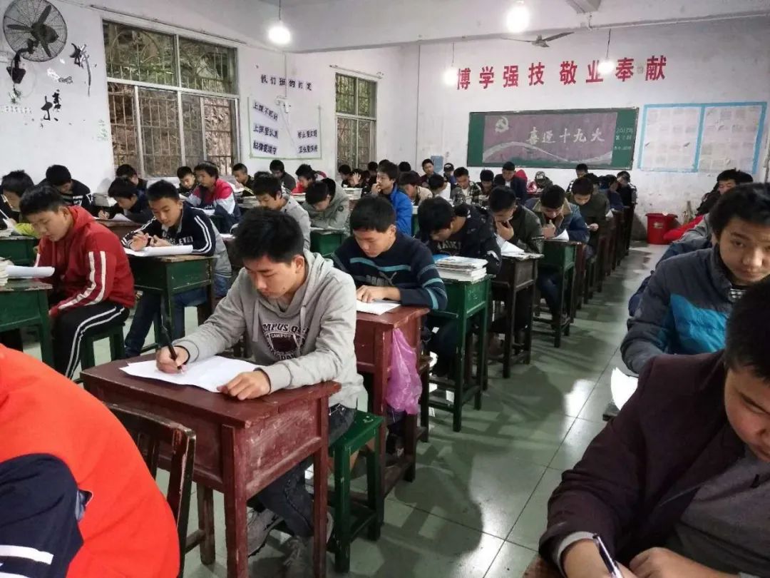 湘西高峰职业技术学校校园图片