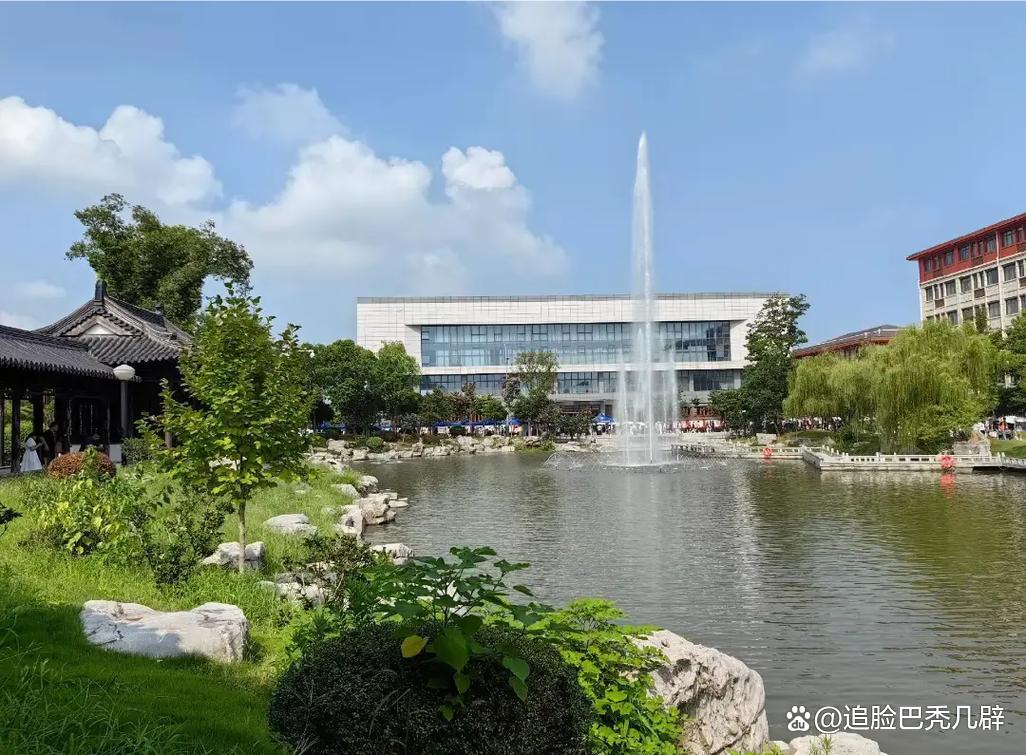 湘西自治州建筑学校校园图片