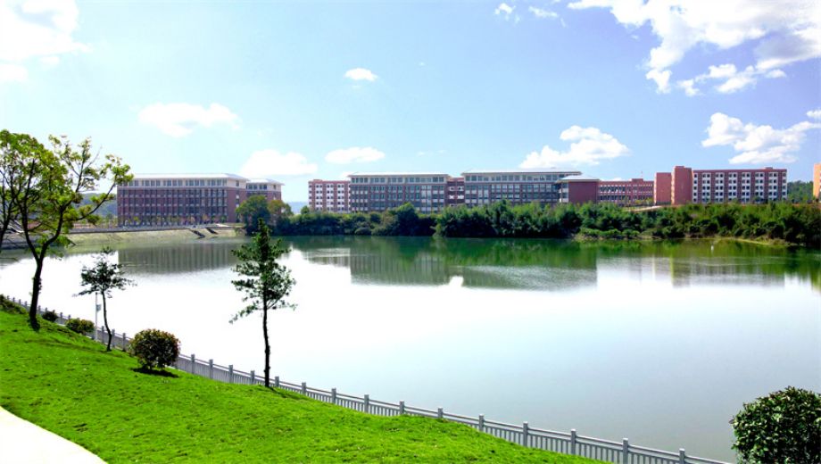 郴州思科中等职业学校 郴州思科中等职业学校校园图片