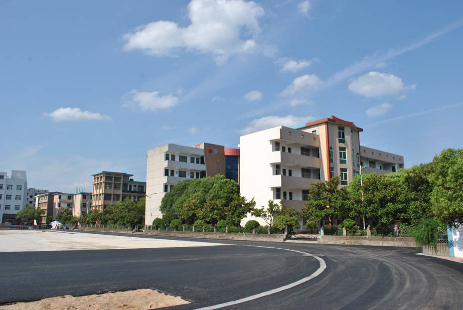 株洲市渌口区职业中等专业学校校园图片
